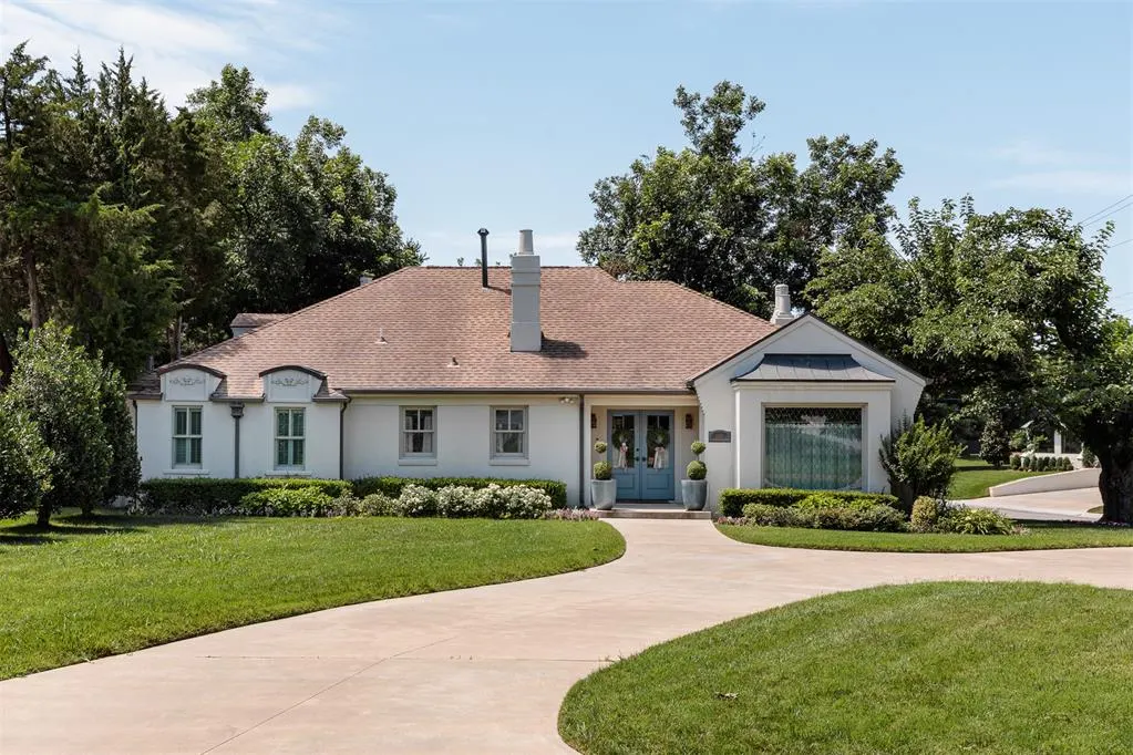 Front exterior — 1122 Larchmont Lane, Oklahoma City, OK 73116