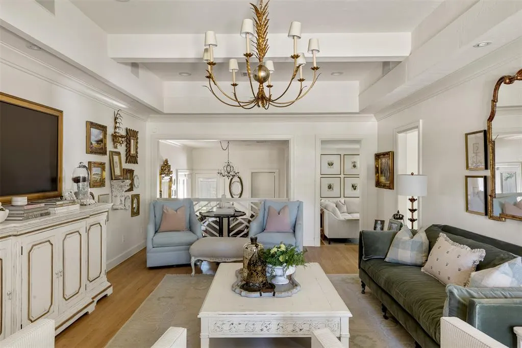 Photo 8 — 1122 Larchmont Lane, Oklahoma City, OK 73116