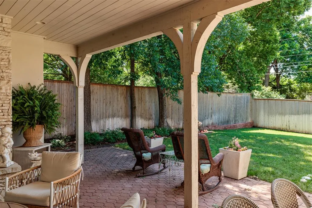 Photo 39 — 1122 Larchmont Lane, Oklahoma City, OK 73116
