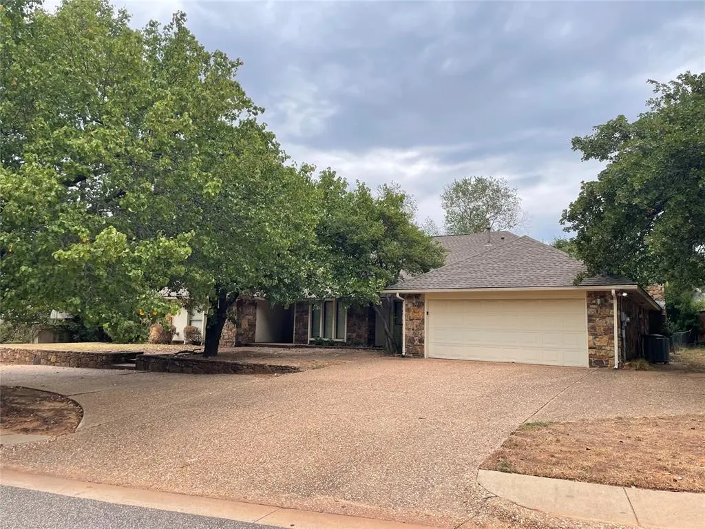 Photo 3 — 1408 Nighthawk Drive, Edmond, OK 73034