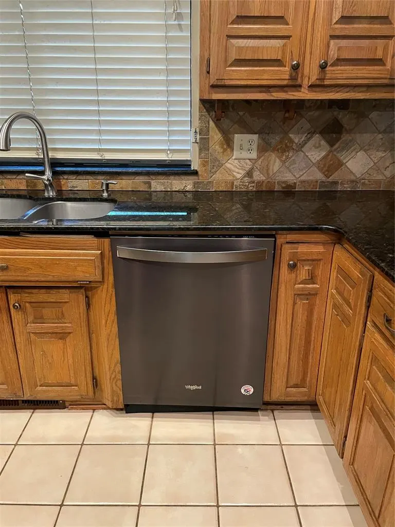 Photo 11 — 1408 Nighthawk Drive, Edmond, OK 73034
