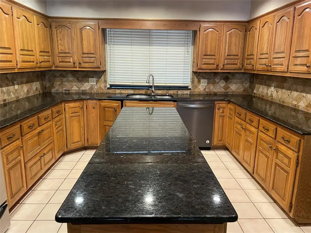 Photo 12 — 1408 Nighthawk Drive, Edmond, OK 73034