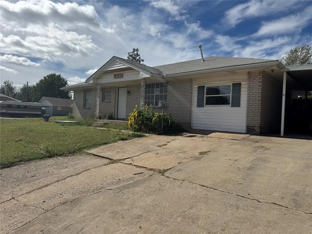 Front exterior — 901 N Janeway Avenue, Moore, OK 73160