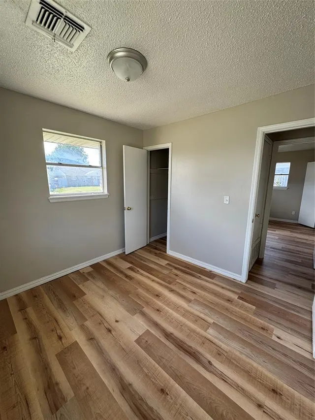 Photo 4 — 901 N Janeway Avenue, Moore, OK 73160