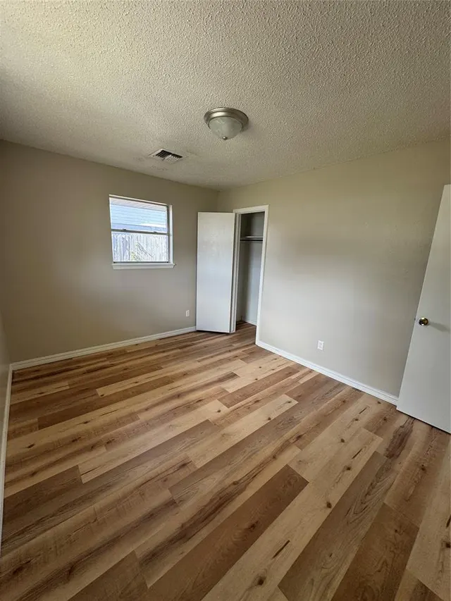 Photo 6 — 901 N Janeway Avenue, Moore, OK 73160