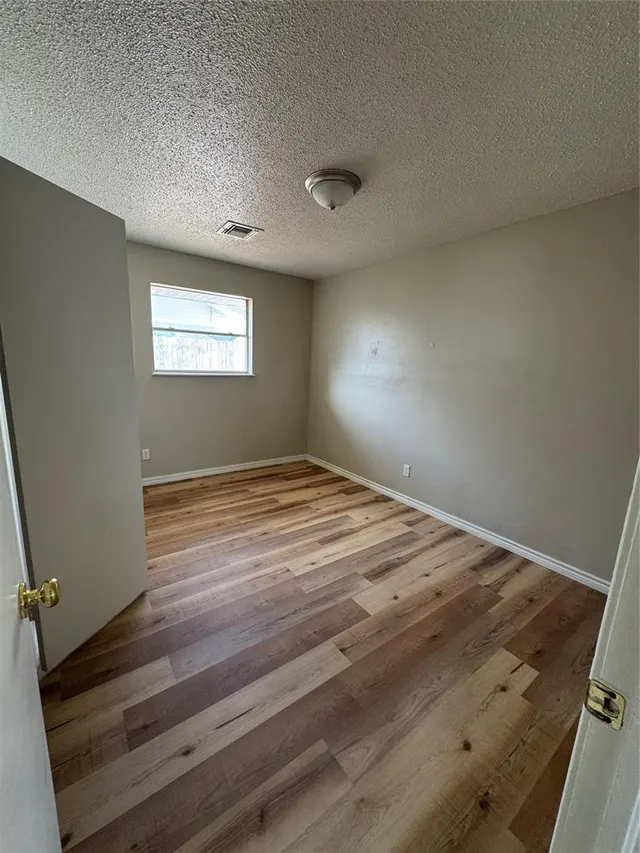 Photo 7 — 901 N Janeway Avenue, Moore, OK 73160