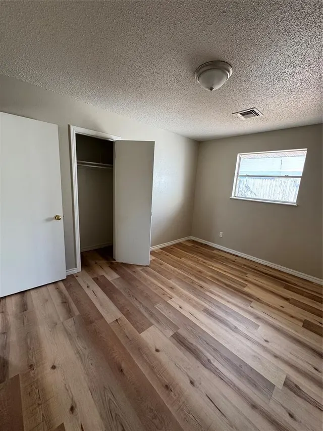 Photo 8 — 901 N Janeway Avenue, Moore, OK 73160