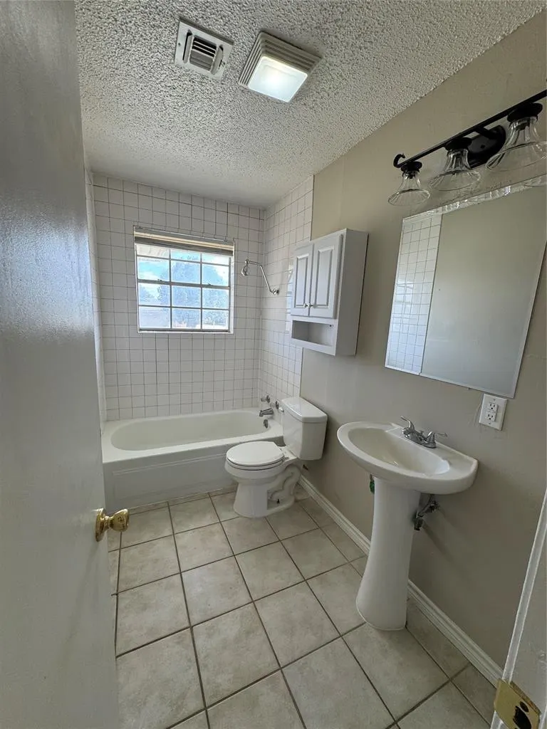 Photo 10 — 901 N Janeway Avenue, Moore, OK 73160