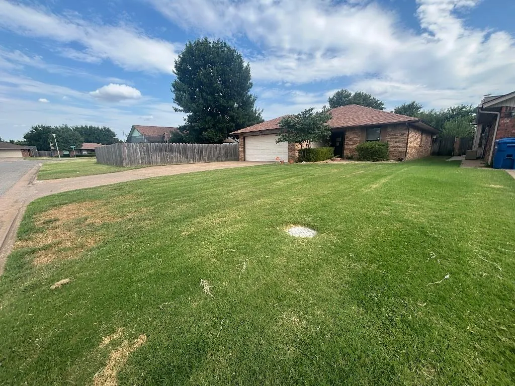 Photo 2 — 4013 Bunker Hill Street, Enid, OK 73703