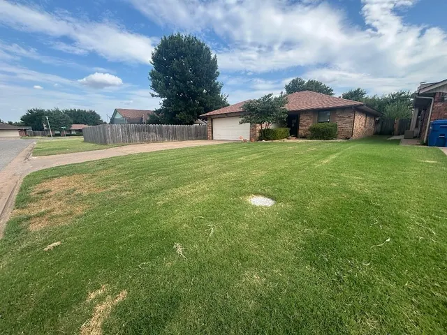 Photo 2 — 4013 Bunker Hill Street, Enid, OK 73703