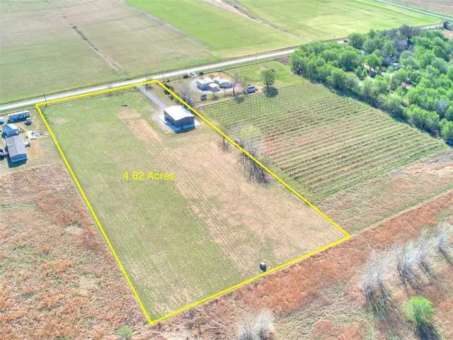 Photo 2 — 6799 N Gregory Road, Yukon, OK 73099