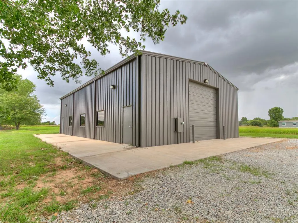 Photo 3 — 6799 N Gregory Road, Yukon, OK 73099