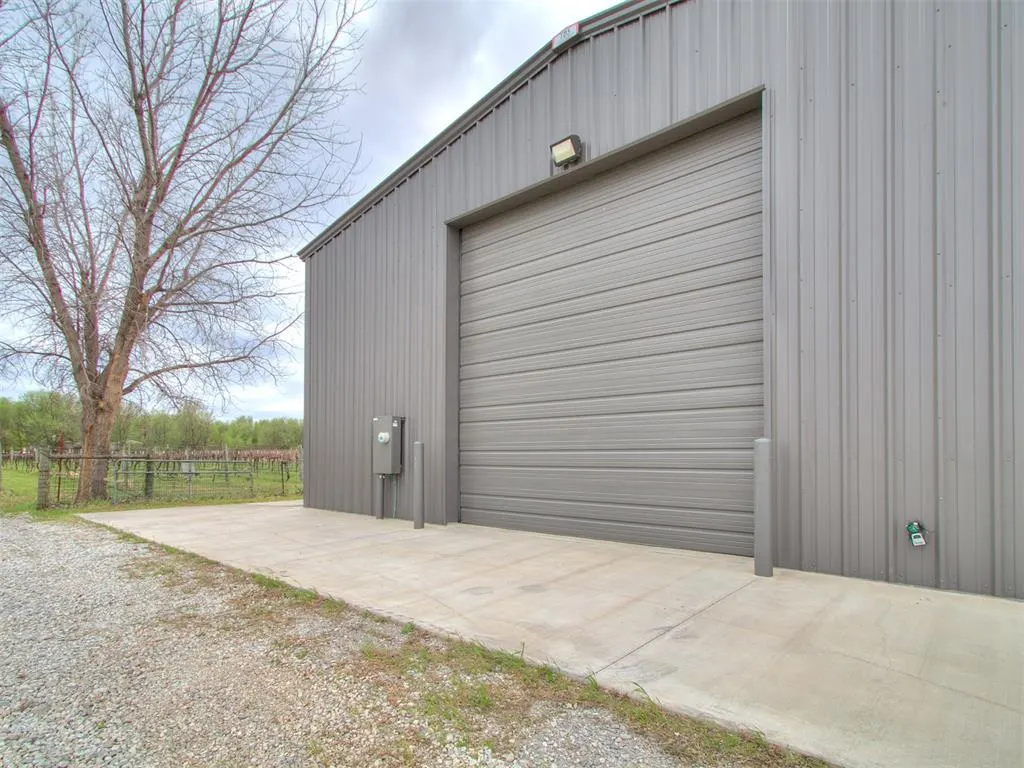 Photo 4 — 6799 N Gregory Road, Yukon, OK 73099