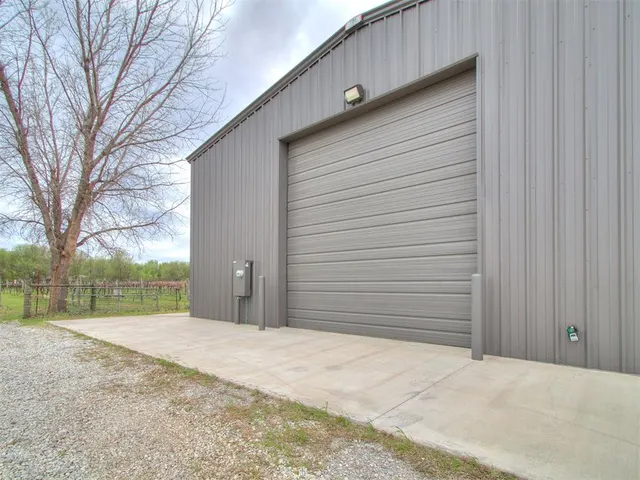 Photo 4 — 6799 N Gregory Road, Yukon, OK 73099