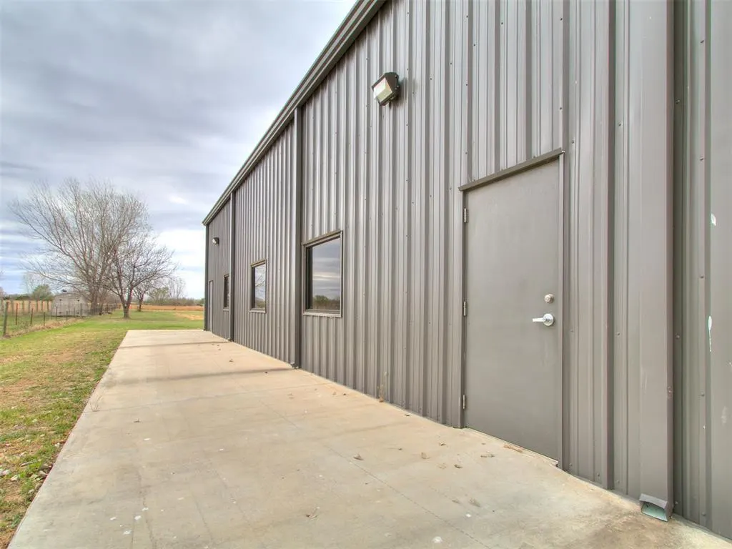 Photo 5 — 6799 N Gregory Road, Yukon, OK 73099