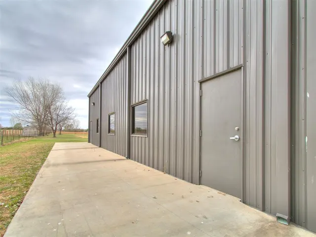 Photo 5 — 6799 N Gregory Road, Yukon, OK 73099