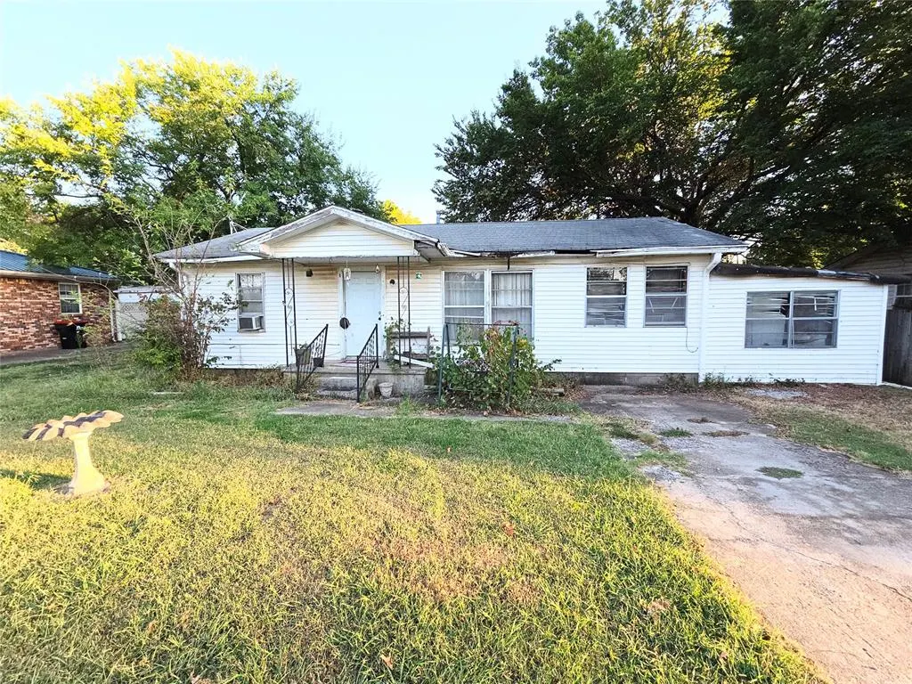 Photo 3 — 237 Brent Street, Meeker, OK 74855