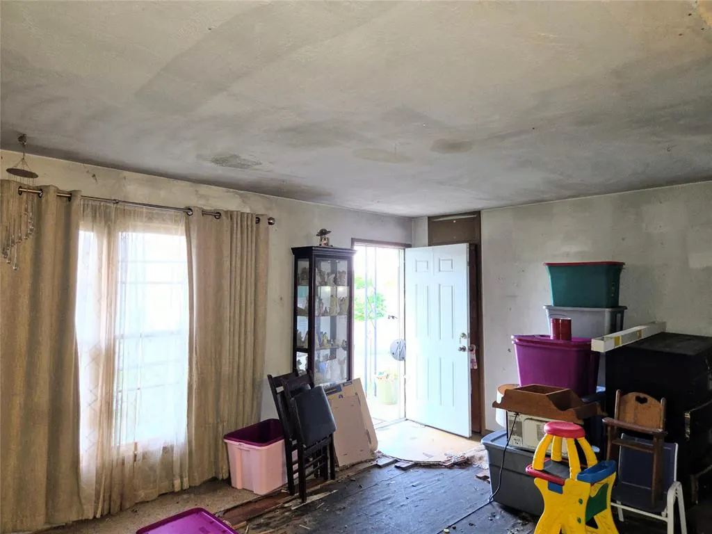 Photo 5 — 237 Brent Street, Meeker, OK 74855