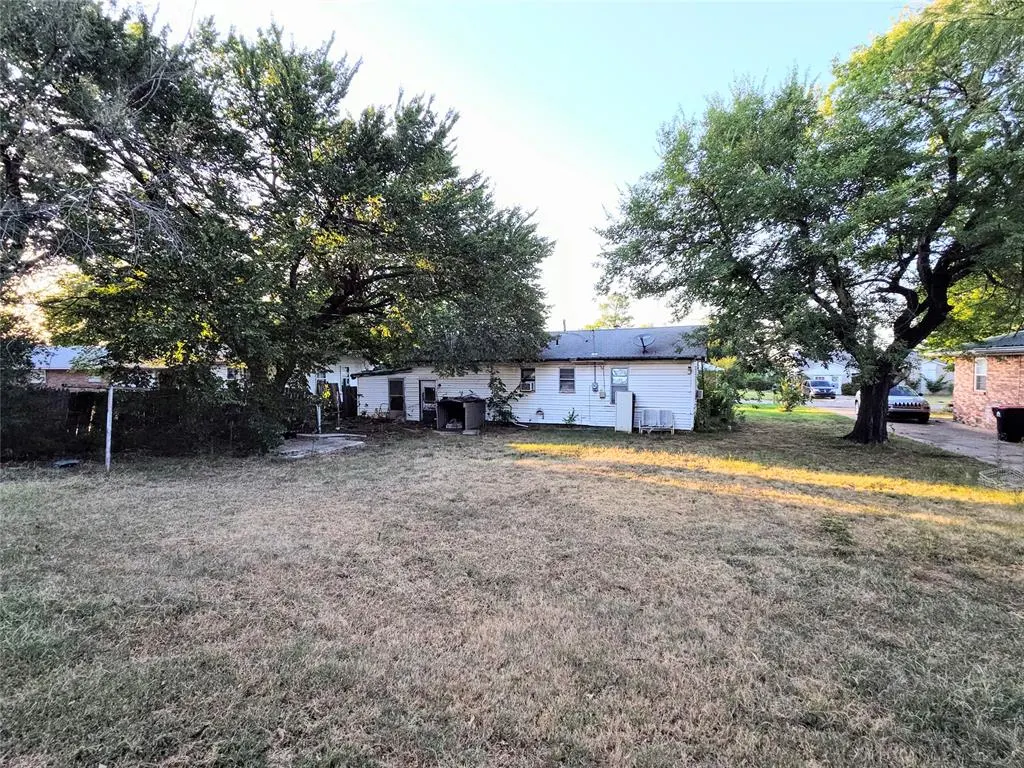 Photo 13 — 237 Brent Street, Meeker, OK 74855