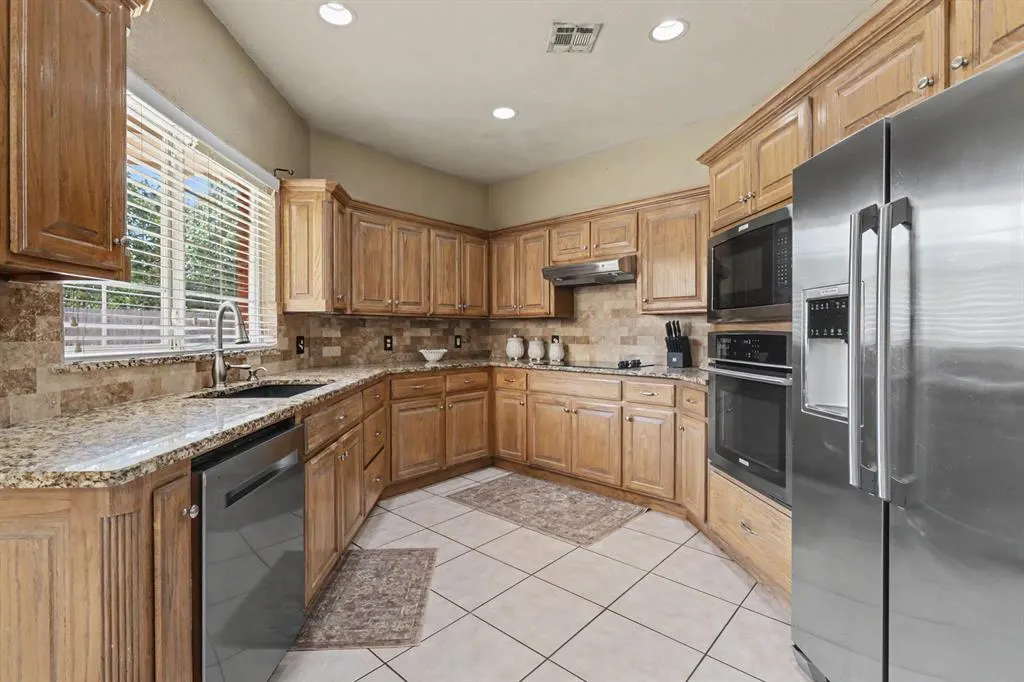 Photo 10 — 2408 Brenton Drive, Edmond, OK 73012