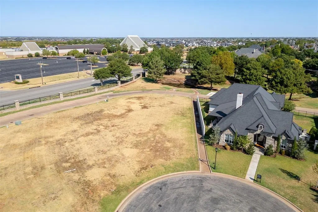 Photo 11 — 5828 Oliver Court, Oklahoma City, OK 73142