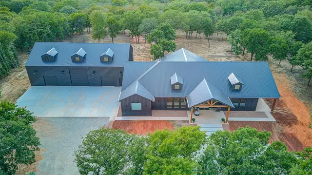 Photo 3 — 1400 Fischer Drive, Norman, OK 73026