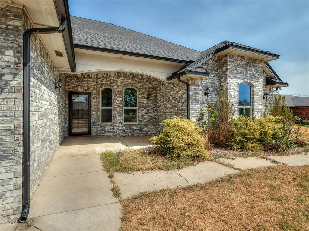 Photo 2 — 9208 S Villa Avenue, Oklahoma City, OK 73159