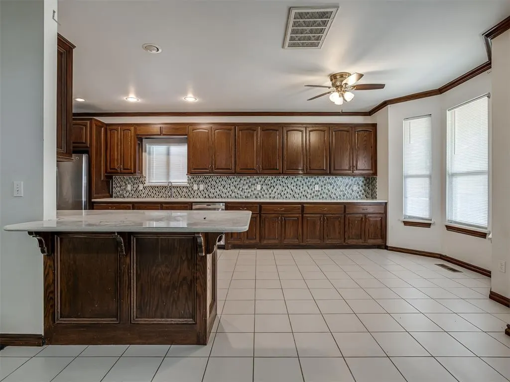 Photo 7 — 9208 S Villa Avenue, Oklahoma City, OK 73159