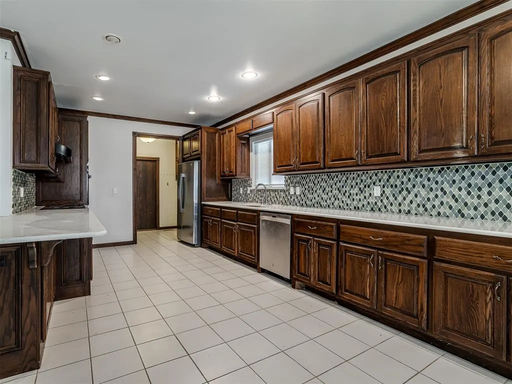 Photo 9 — 9208 S Villa Avenue, Oklahoma City, OK 73159