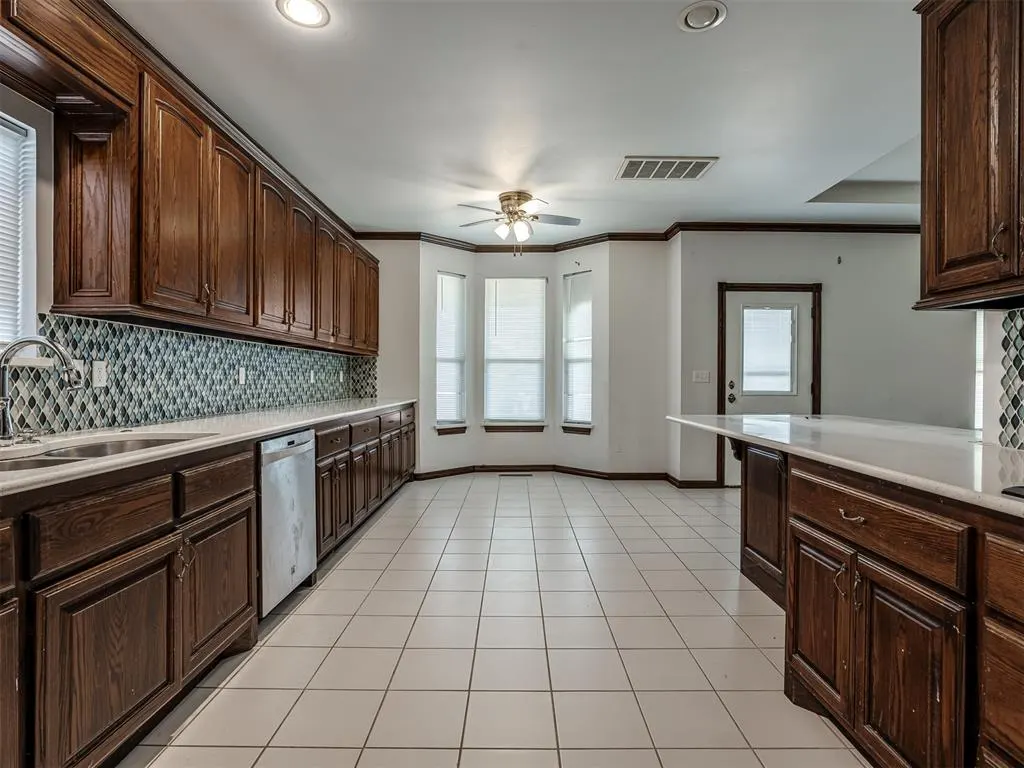 Photo 11 — 9208 S Villa Avenue, Oklahoma City, OK 73159