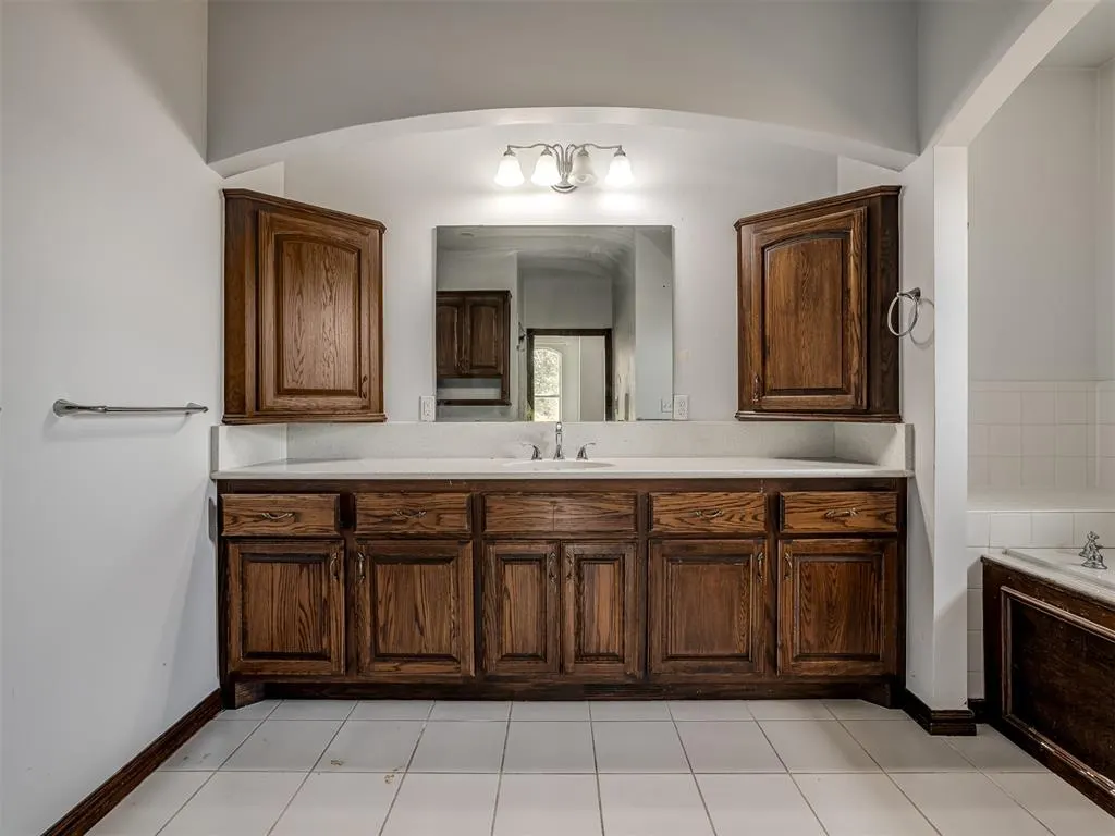 Photo 18 — 9208 S Villa Avenue, Oklahoma City, OK 73159