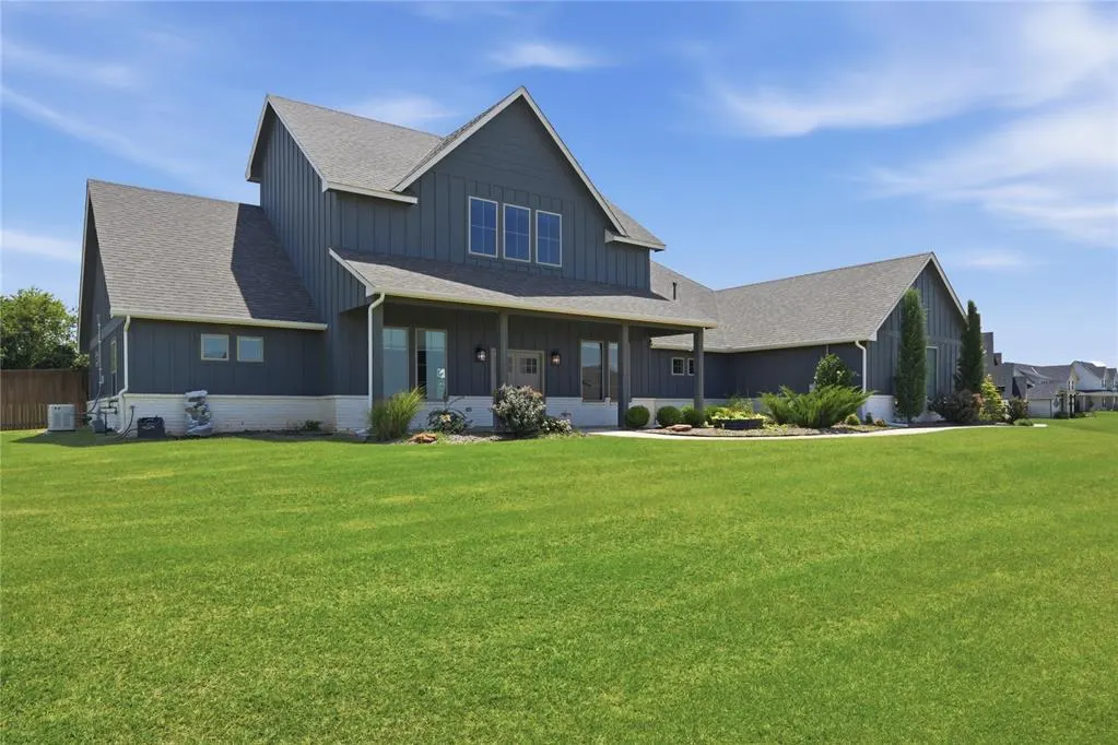 Front exterior — 9921 Oakwood Drive, Edmond, OK 73025