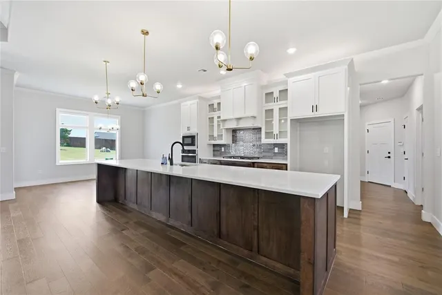 Photo 5 — 9921 Oakwood Drive, Edmond, OK 73025