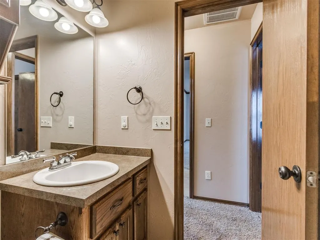 Photo 9 — 1740 SW 31st Terrace, Moore, OK 73160