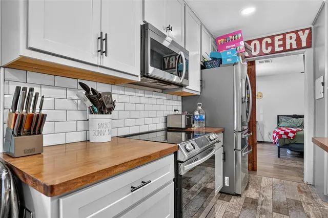 Photo 2 — 21480 Pioneer Circle, Harrah, OK 73045