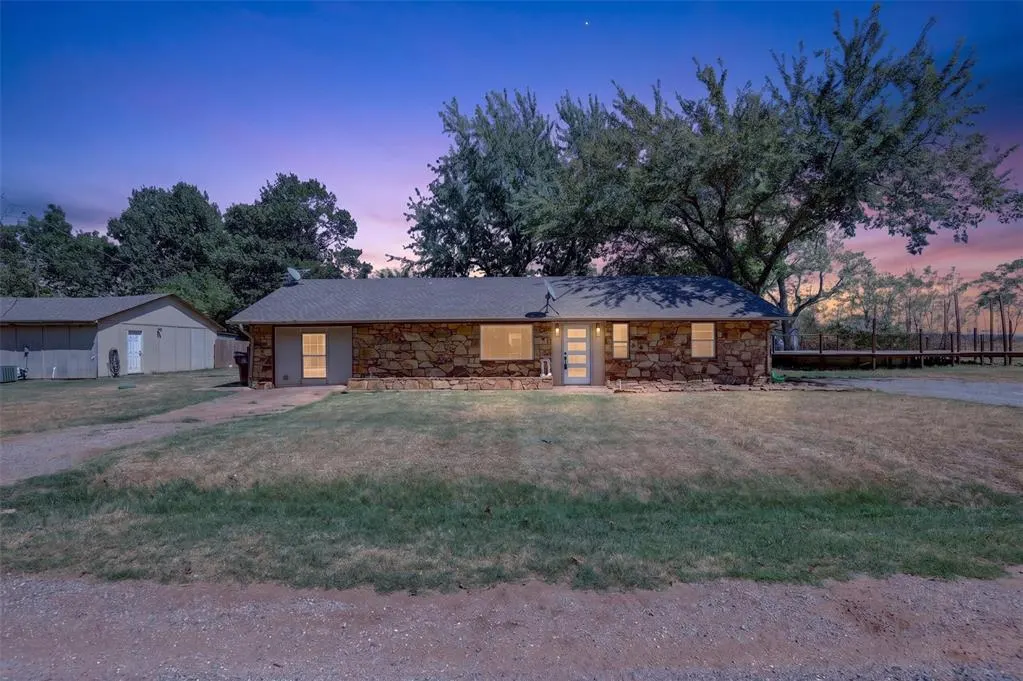 Front exterior — 21480 Pioneer Circle, Harrah, OK 73045