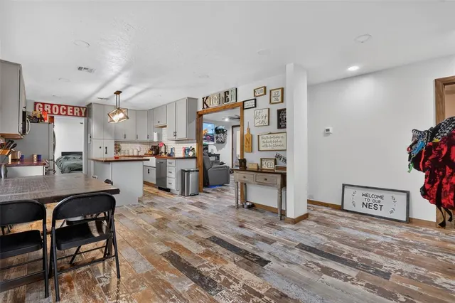 Photo 2 — 21480 Pioneer Circle, Harrah, OK 73045