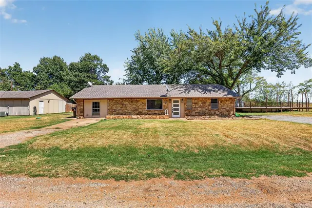 Photo 7 — 21480 Pioneer Circle, Harrah, OK 73045
