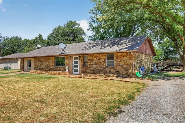 Photo 8 — 21480 Pioneer Circle, Harrah, OK 73045