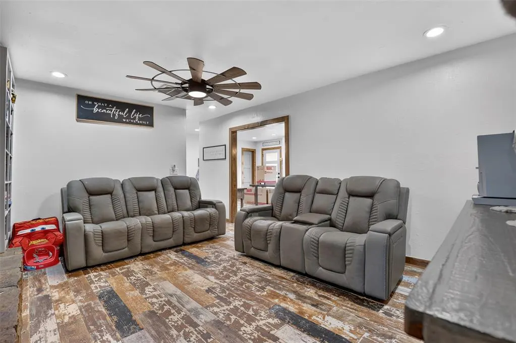 Photo 10 — 21480 Pioneer Circle, Harrah, OK 73045