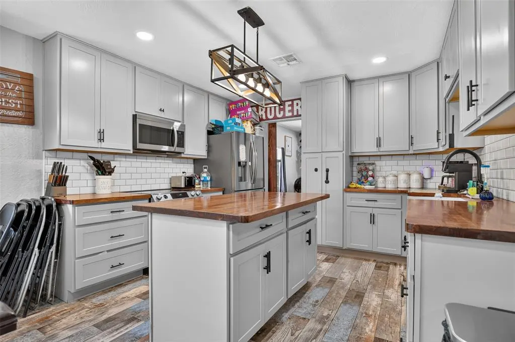 Photo 18 — 21480 Pioneer Circle, Harrah, OK 73045