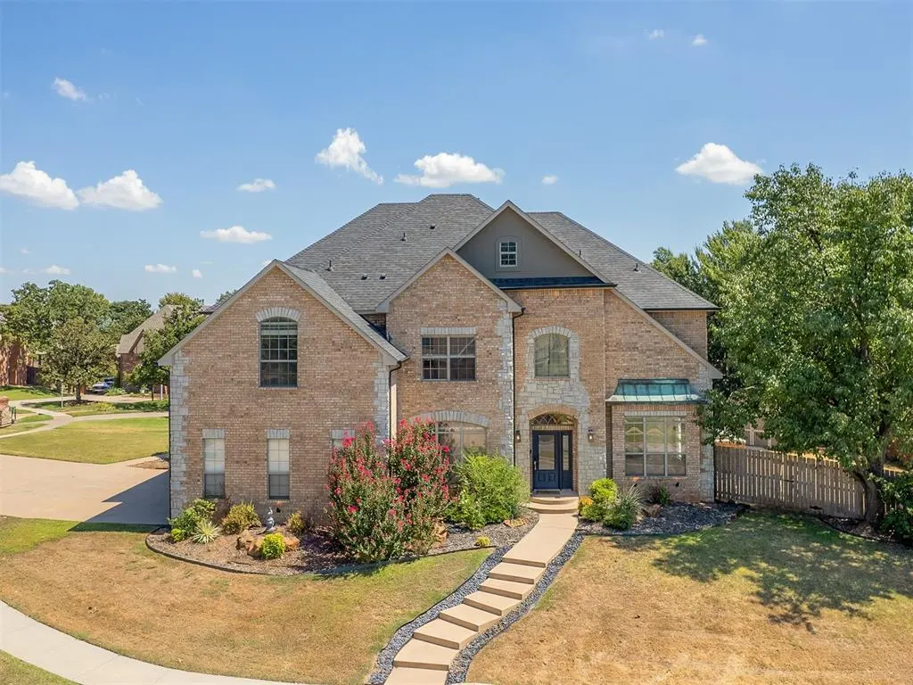 Front exterior — 13700 Plantation, Edmond, OK 73013