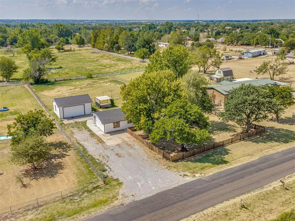Front exterior — 2152 NE 10th St, Blanchard, OK 73010