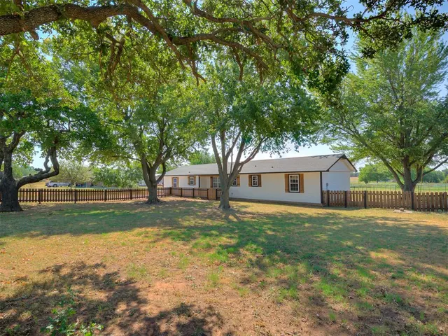 Photo 3 — 2152 NE 10th St, Blanchard, OK 73010