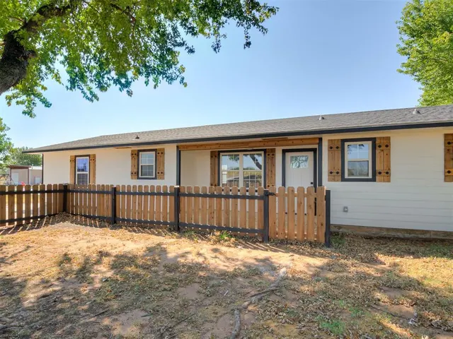 Photo 4 — 2152 NE 10th St, Blanchard, OK 73010
