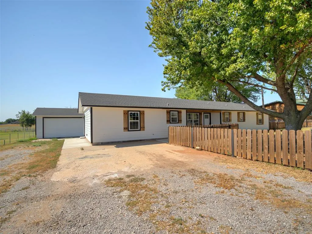 Photo 5 — 2152 NE 10th St, Blanchard, OK 73010