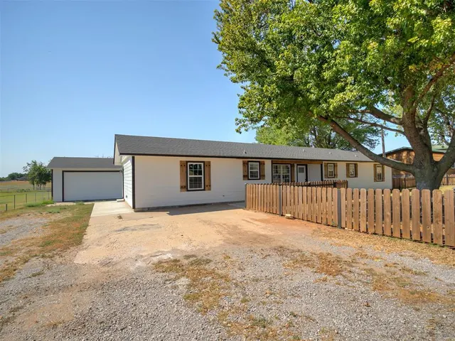 Photo 5 — 2152 NE 10th St, Blanchard, OK 73010