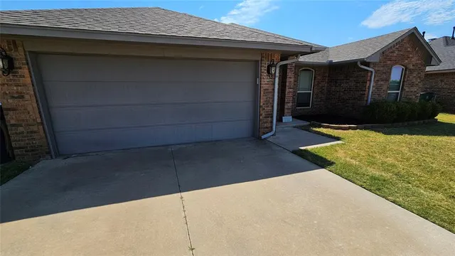 Photo 3 — 8004 Calm Water Drive, Oklahoma City, OK 73135