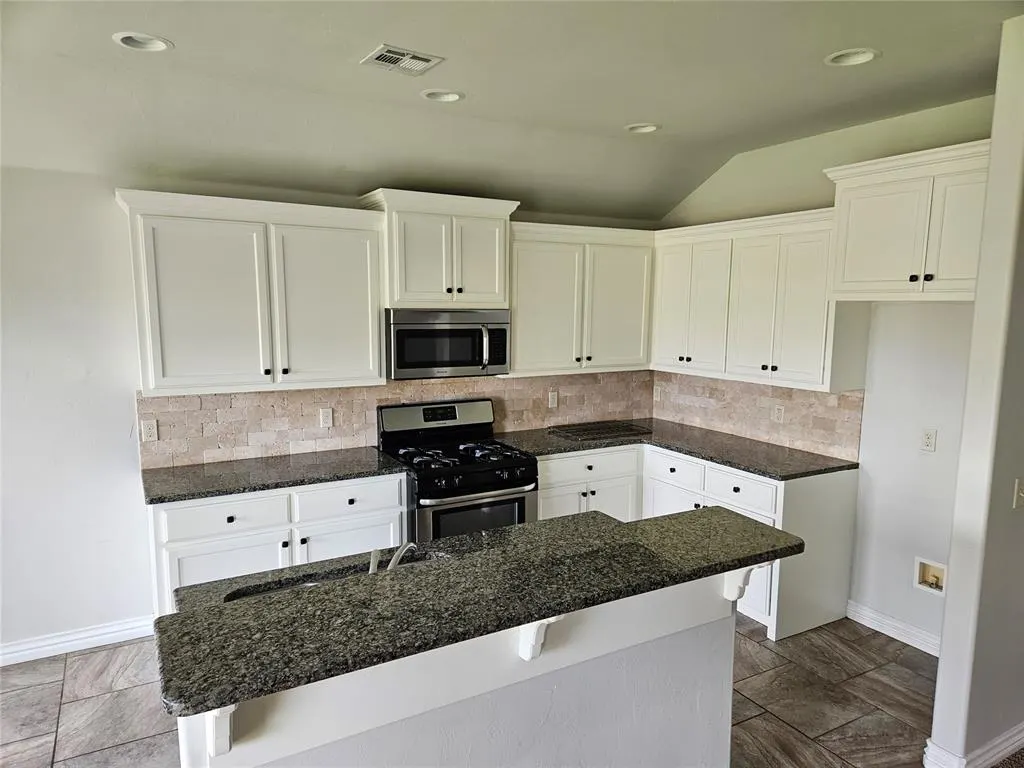 Photo 7 — 8004 Calm Water Drive, Oklahoma City, OK 73135