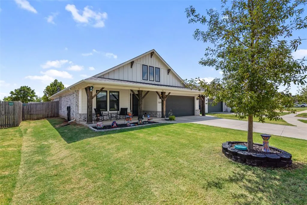 Photo 3 — 3316 Pagoda Pead Drive, Yukon, OK 73099